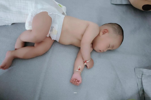天水宝宝脚心出汗怎么回事